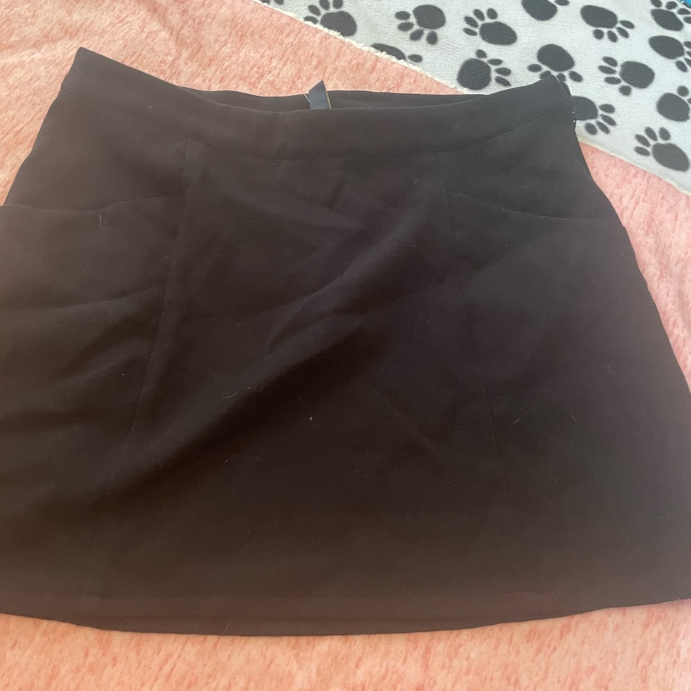 Cute black skirt